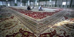 بعد 120 عاما من نسجها.. غسل سجادة ضخمة بقصر تركي