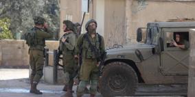 الاحتلال يعتقل 5 مواطنين ويفتش منازل في الخليل 