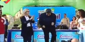 فيديو: مادورو يفاجئ الفنزويليين برقصة مع السيدة الأولى