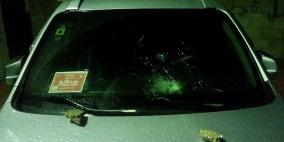 مستوطنون يهاجمون مركبات المواطنين في حوارة