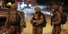 الاحتلال يشن حملة اعتقالات ويزعم العثور على سلاح في الضفة