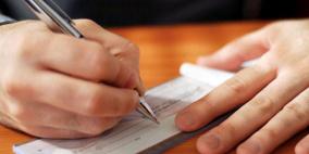 القبض على 3 أشخاص بتهمة اصدار شيكات بدون رصيد في الخليل