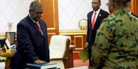 رئيس الوزراء السوداني الجديد يؤدي اليمين وسط تظاهرات جديدة