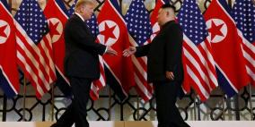 كيم جونغ وترامب يتصافحان للمرة الثانية