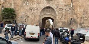 تأدية  صلاة العصر في بابي الأسباط و"الناظر" بعد إغلاق الاحتلال أبواب "الأقصى"