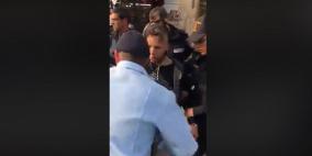 جنود الاحتلال يعتدون على طفل مقدسي قبل اعتقاله