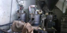 صور.. الصحة توقف مصنعا عن العمل في الخليل