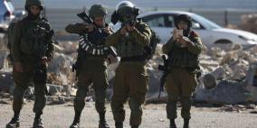 الاحتلال يقتحم بلدات في الخليل وينهب أموالا