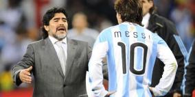 ميسي أم مارادونا.. أساطير الكرة يحددون الافضل