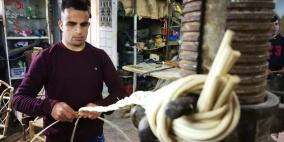 الكفيف محمد وجدله جدائل الحياة بالخيزران