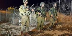 الاحتلال يعتقل فلسطينيين اثنين تسللا من جنوب قطاع غزة 