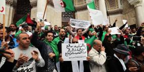 الجزائريون يواصلون الاحتجاج للجمعة العاشرة