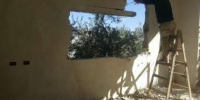 عائلة مقدسية تشرع بهدم منزلها في سلوان 