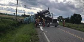  انقلاب شاحنة تحمل 130 مليون نحلة