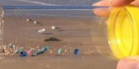 البشر يستهلكون ما يعادل حجم بطاقة ائتمان بلاستيك أسبوعياً