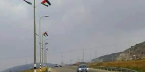 "مستوطنون" يرفعون علم فلسطين في شوارع الضفة !