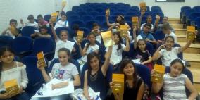 كهرباء القدس تنظم ورشة توعوية حول ترشيد استهلاك الكهرباء لطلاب المخيم الصيفي الانجليزي في بلدية البيرة