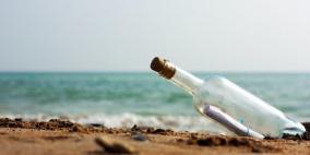 صياد يعثر على رسالة في زجاجة عمرها 50 عاما