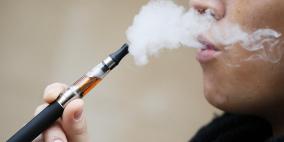 السيجارة الإلكترونية تنتشر في فلسطين وسط جدل حول مضارها