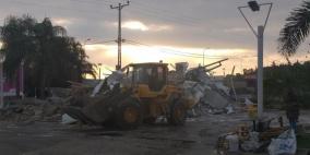 هدم مبنى قيد الإنشاء في طمرة