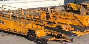 "قهر في الجو".. أقلعت الطائرة وحقيبته على الأرض أمام عينيه