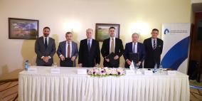 شركة مصادر  توقع اتفاقية مع الاستشاري العربي وبيرزيت للأدوية والبنك الوطني لسد احتياجهم من الكهرباء