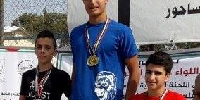 رغم صغر سنه.. نجم القدس السباح أبو غربية يحرز رقما قياسيا 