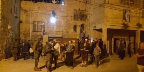 إصابة مواطن في اعتداء للمستوطنين شرق مدينة الخليل