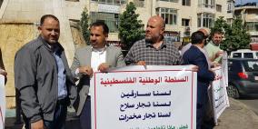 نقل 3 من الأسرى المحررين المقطوعة رواتبهم من اعتصامهم إلى المستشفى