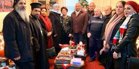 د. غنام واللواء ابو بكر يزوران  عددا من عائلات الأسرى المسيحيين 