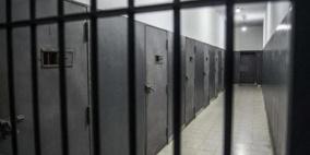 اعتقال سجان إسرائيلي بشبهة إدخال هواتف محمولة لأسرى فلسطينيين