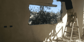 مقدسيان يهدمان منزليهما بأيديهما في جبل المكبر