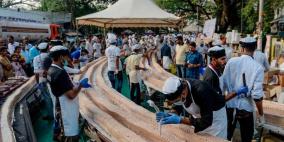 خبازون يصنعون أطول كعكة فانيلا في العالم