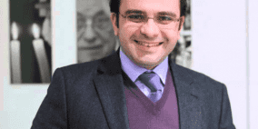  الاحتلال يمنع  وزير الثقافة السابق من السفر 