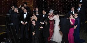 فيلم "الطفيلي" الكوري يدخل تاريخ السينما بفوزه بجائزة الأوسكار