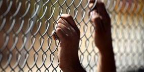 هيئة الأسرى: الاحتلال يواصل عزل الأسير محمود عطا الله بظروف سيئة