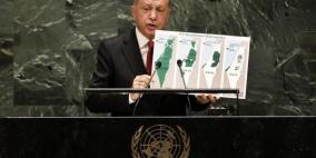  أردوغان  يهدي نظيره الباكستاني ورئيس وزرائه كتابا حول صفقة القرن