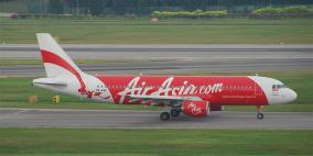 مؤسسو إير آسيا لن يتقاضوا رواتبهم؛ والموظفون يقبلون خصم 75%