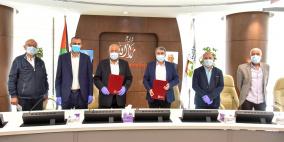 رئيس بلدية رام الله موسى حديد يوقع إتفاقية تنفيذ إنشاء مدرسة ثانوية