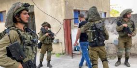 اعتقالات تطال 24 مواطنا