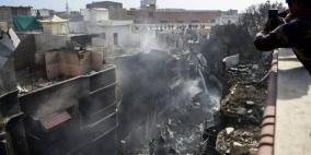 97 قتيلا وناجيان جراء تحطم الطائرة في باكستان