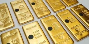 الذهب مستقر مع ارتفاع الدولار في ظل مخاوف بشأن الفيروس