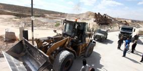 الاحتلال يستولي على 5 جرافات ومعدات ويحتجز عمالا في المزرعة الغربية