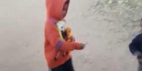 على خلفية إهانة أطفالها..عائلة من النقب تقدم شكوى ضد نجم الأطفال الإسرائيلي