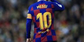 صورة .. هل استحق ميسي بطاقة حمراء أمام إشبيلية ؟