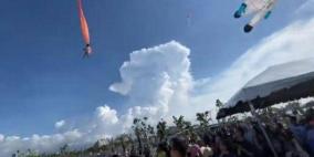 طائرة ورقية تسحب طفلة 10 أمتار في الهواء