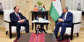 اشتية: إسرائيل تحاول حرف الأنظار عن سبب معاناة شعبنا 