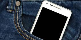 طبيبة تحذر من مخاطر حمل الهاتف في الجيب