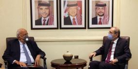 عريقات والصفدي: على اسرائيل وقف جميع إجراءاتها اللاشرعية