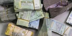 اليمنيون ينددون بتدهور الريال وارتفاع الأسعار